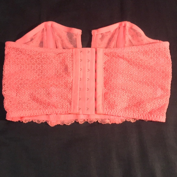 VS Strapless Bra - Picture 3 of 6